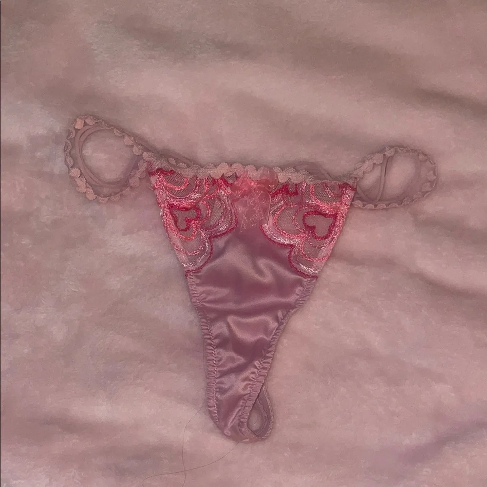 RETRO HEART THONG - Picture 1 of 3